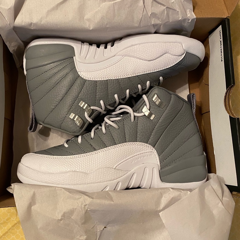 Jordan 12 Stealth grey size 5.5Y- Deadstock